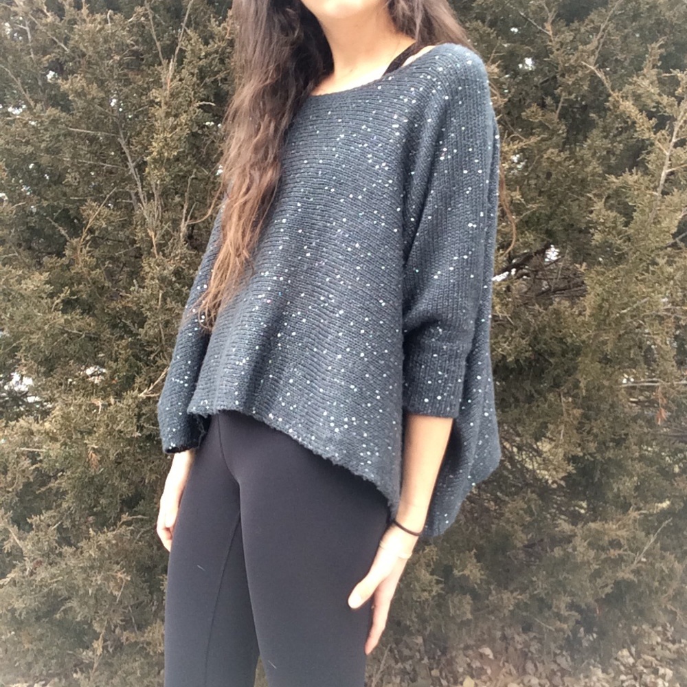 Gray knit-sweater with sparkles